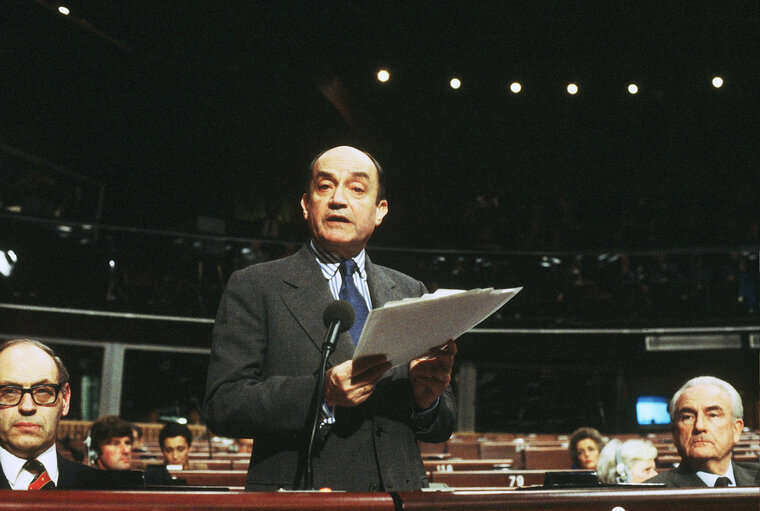 Zdjęcie 1: Claude CHEYSSON in plenary session in Strasbourg.