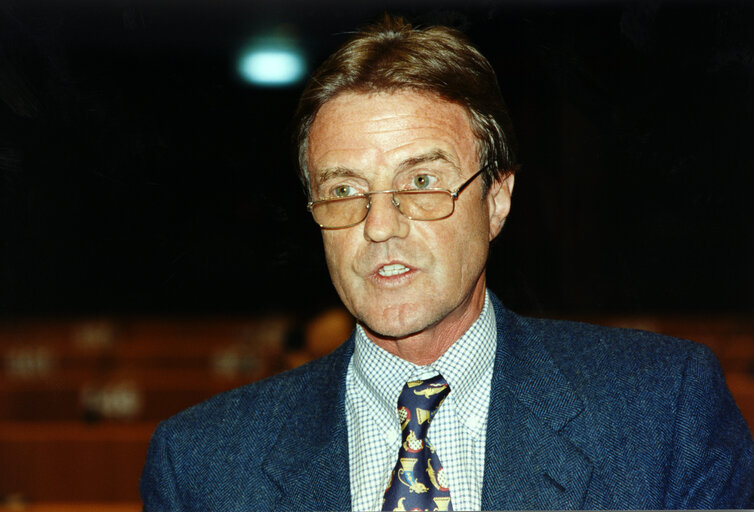 Φωτογραφία 1: Bernard KOUCHNER in the hemicycle of the EP in Brussels.