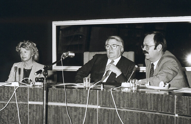 Pierre MAUROY in a meeting at the EP in Strasbourg.