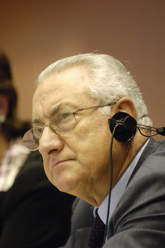 Fotografia 2: MEP Giuseppe GARGANI attends a meeting in Brussels