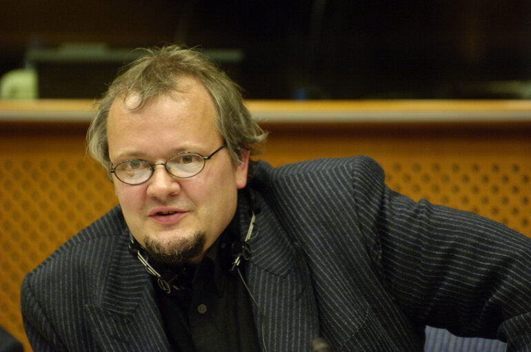 Fotografia 1: MEP Tobias PFLUGER attends a meeting in Brussels