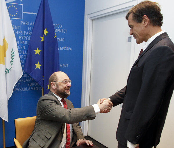 Foto 5: Lex Signing including directives on the Single European Railway Area (Recast), on minimum level of training of seafarers, regulation on agricultural product quality schemes, decision on 2013 as the European Year of Citizens.