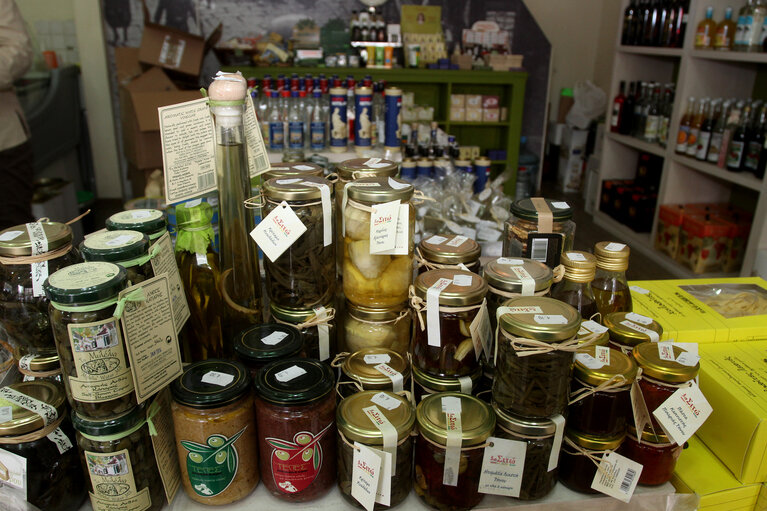 Valokuva 9: Local mini-market in Athens