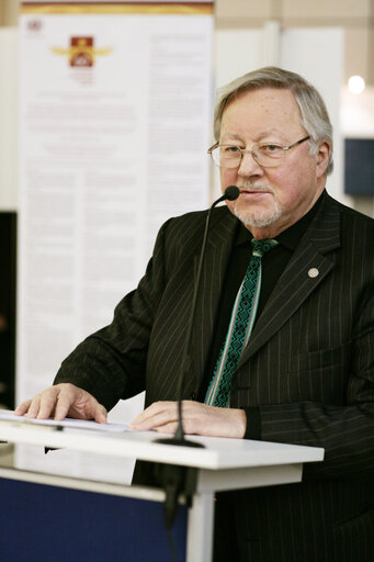 Photo 2 : MEP Vytautas LANDSBERGIS delivers a speech at an exhibition in Brussels