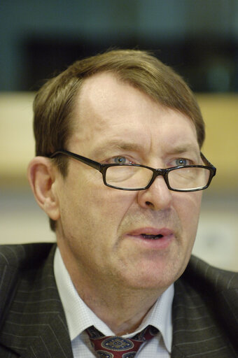 Foto 1: MEP Esko SEPPANEN attends a meeting in Brussels