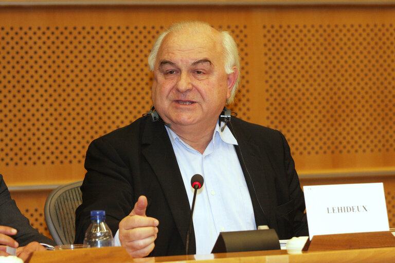 Fotografija 1: MEP Bernard LEHIDEUX attends a meeting in Brussels