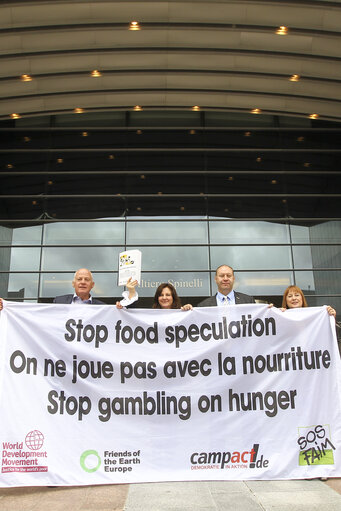 Nuotrauka 6: Demonstration of S&D MEPs Stop Food Speculation