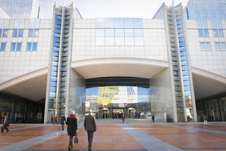 Foto 4: Lux Prize poster on the ASP Building in Brussels