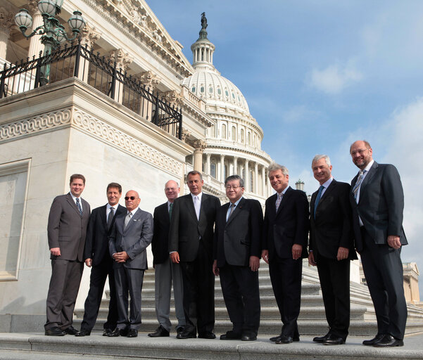 Fotografie 5: Martin SCHULZ - EP President poses on the steps of US Capitol as he attends the G8 Speakers meeting in Washington