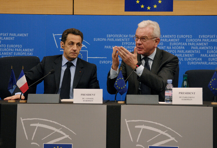 Foto 1: Press conference in Strasbourg with French President - The French President will debate with MEPs the outcome of the latest summit focused on the economy, the Lisbon Treaty and climate change and the results of the French EU presidency as a whole