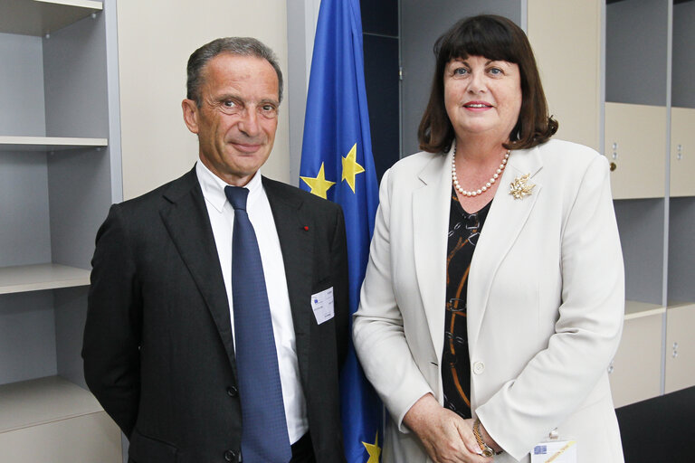 Fotó 1: EDF Delegation meets with Commissioner in charge of Research, Innovation and Science on EU horizon 2020