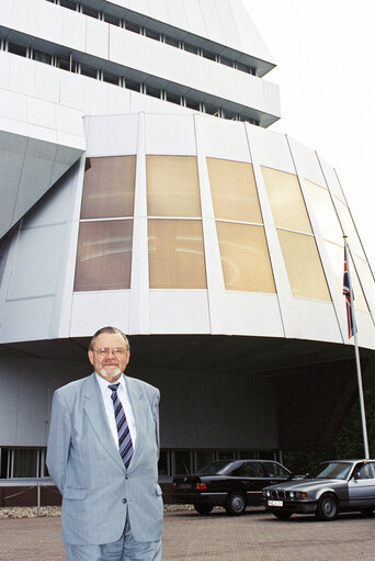 Zdjęcie 1: Frode KRISTOFFERSEN in front of EP Building