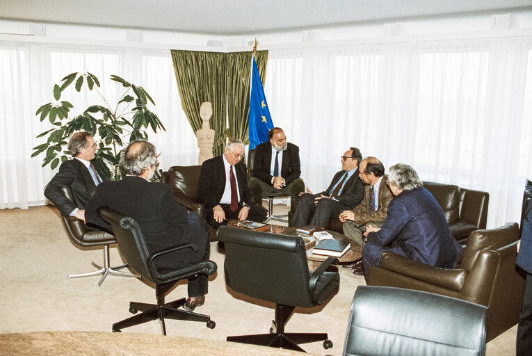 Foto 1: Egon KLEPSCH - EP President meets with Greek MEPs in Strasbourg