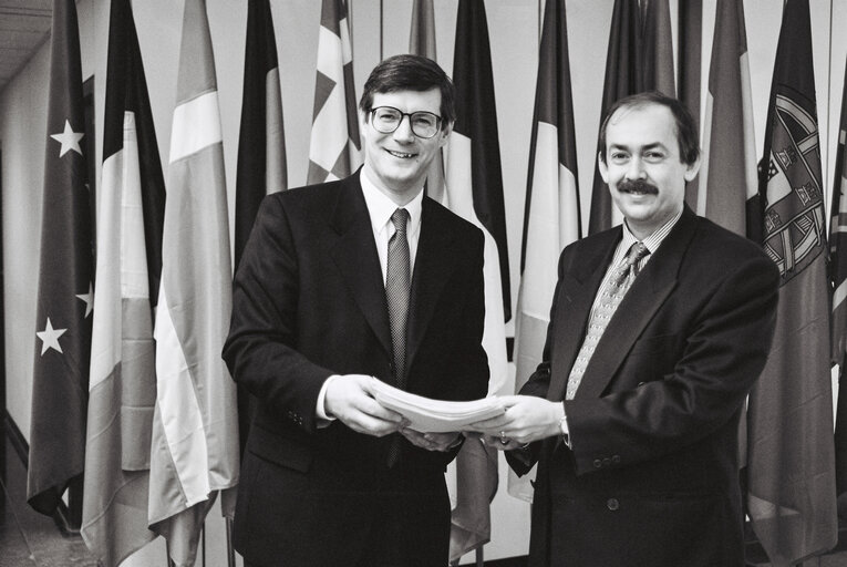 Снимка 1: MEPs David MARTIN and Wayne DAVID at the European Parliament in Brussels