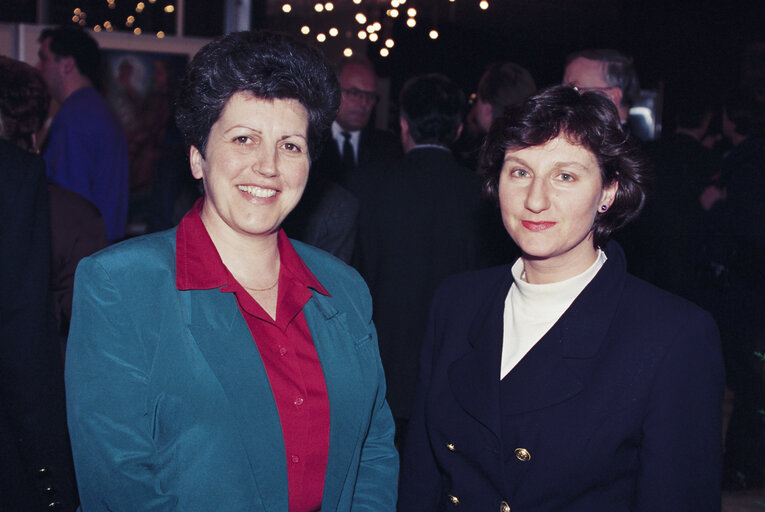 Foto 5: MEPs Pauline GREEN and Arlene McCARTHY at the European Parliament