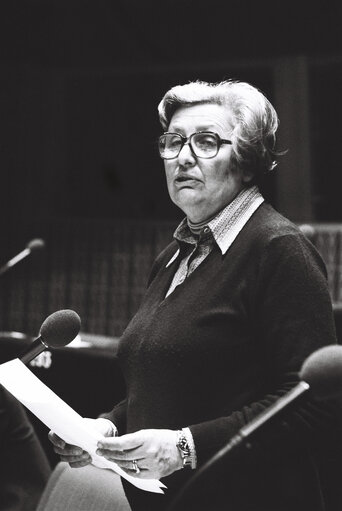 Fotografie 4: The MEP Maria Luiza CINCIARI RODANO during a session in Strasbourg on January 1980.