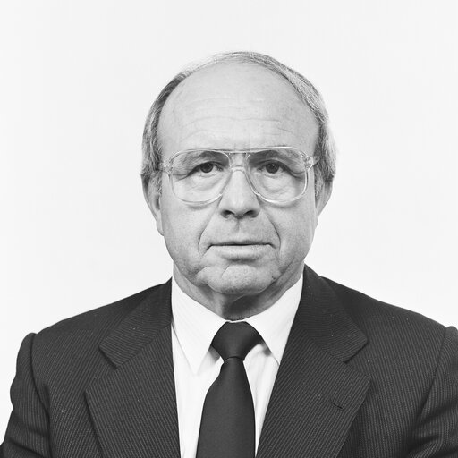 Fotogrāfija 1: Portrait of MEP Esteban CAAMANO BERNAL