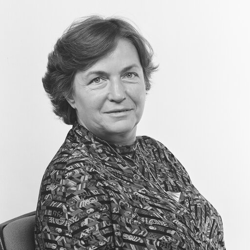 Foto 1: Portrait of MEP Barbara SIMMONS