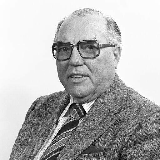 Photo 2: Portrait of MEP Hans August LUCKER