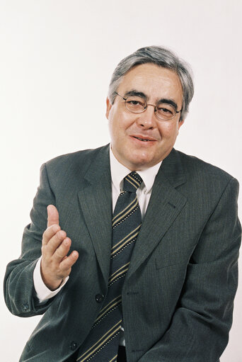 Foto 7: Portrait of MEP Luis MARINHO