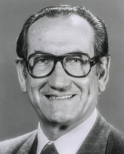 Fotogrāfija 1: Portrait of MEP Eugene L. REMILLY