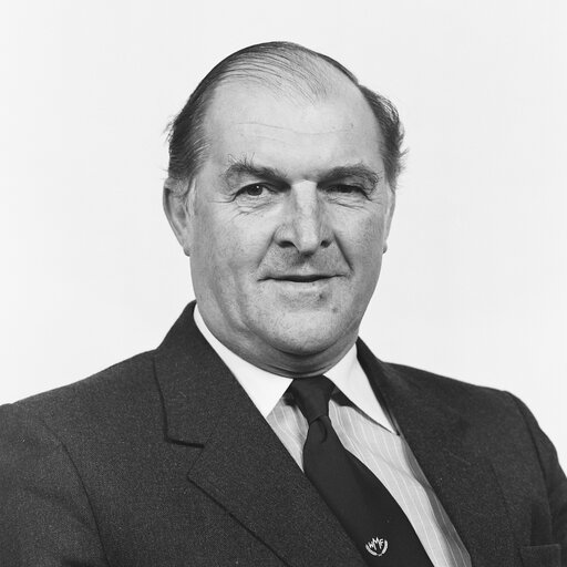 Φωτογραφία 4: Portrait of MEP Lord Henri PLUMB