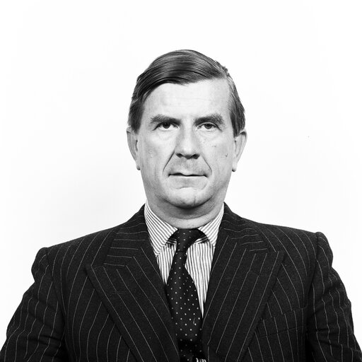 Foto 1: Portrait of John de COURSYLINE MEP.