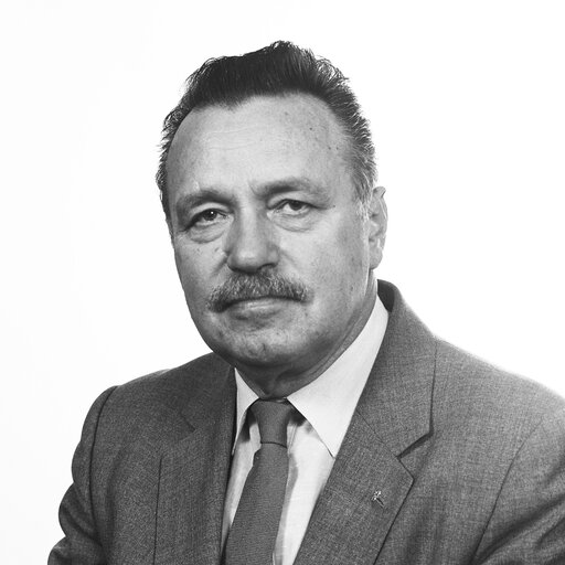 Foto 2: Portrait of MEP Ernest GLINNE