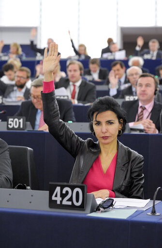 Foto 1: Rachida DATI voting in plenary session week 24 2015 in Strasbourg