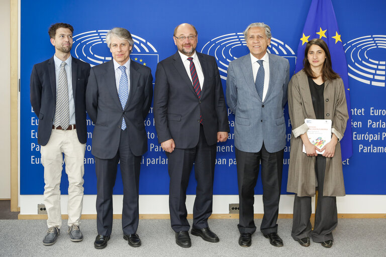 EP President is handed over the report of Fundacion Alternativas