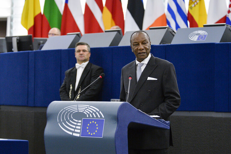 Fotografi 25: Official visit of the President of Guinea - Formal sitting in plenary session