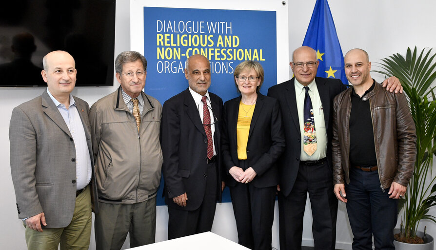 Foto 6: Meeting of Mairead MGUINNESS with a delegation from the Algerian Protestant Church including Pastor Mustafa KRIM, former President of the Protestant Church of Algeria (EPA), Pastor Ali KHIDRIi, General Secretary of the Bible Society of Algeria, Pastor Youssef OURAHMANE, pastor and founder of a large network of churches and Bible schools in Algeria