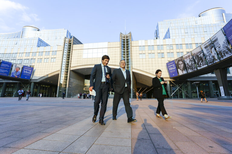 Foto 14: Antonio TAJANI - EP President on his way to 
EPP leaders meeting ahead of the European Council