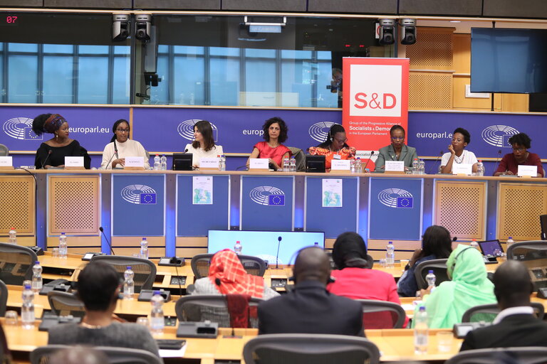 Fotografi 26: 35th session of the ACP-EU Joint Parliamentary Assembly. Women's Forum