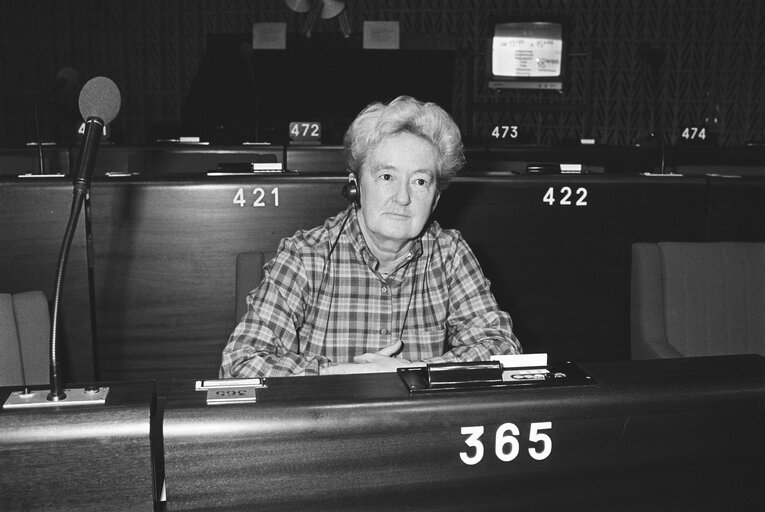 Photo 1 : MEP Dame Shelagh ROBERTS in Plenary Session at the European Parliament in Strasbourg in December 1983