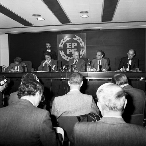 Foto 1: Press Conference at the EP in Brussels on the extension of the 1984 budget