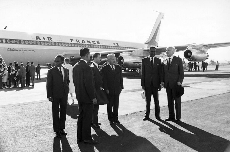 Photo 1 : Arrival of EP President Hans FURLER at Meeting of the permanent joint committee after the EPA Conference with the Parliaments of the African States and Madagascar in Tananarive, Madagascar - 3rd to 5th october 1962