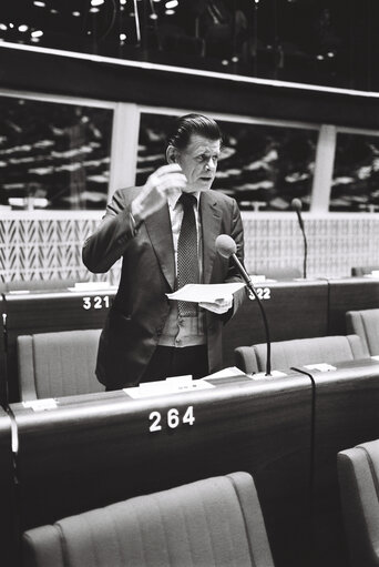 Zdjęcie 4: The MEP Georges Louis FRISCHMANN during a session in Strasbourg in January 1980.