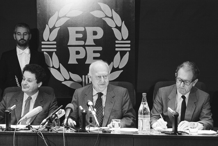 Fotogrāfija 1: Press Conference at the EP in Brussels on the extension of the 1984 budget