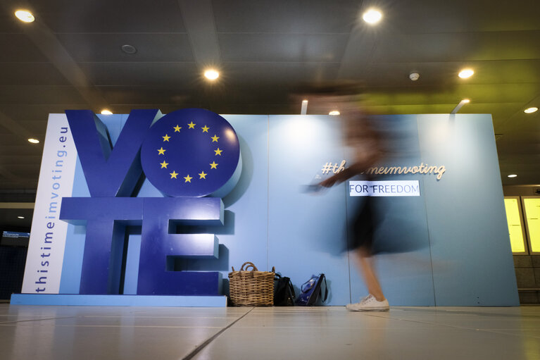 Fotó 22: This time I'm voting - Sharing booth in the Brussels-Luxembourg railway station - EE2019