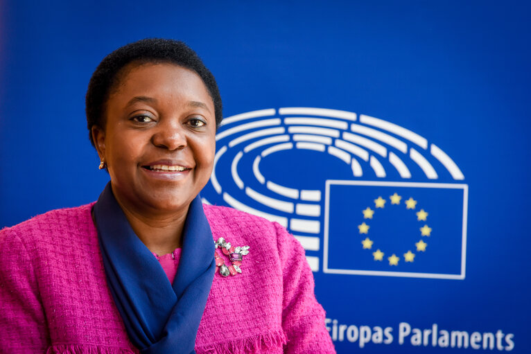 Photo 11: Cecile Kashetu KYENGE in the EP