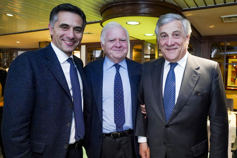 Φωτογραφία 9: Lunch with delegation of Christian Workers.