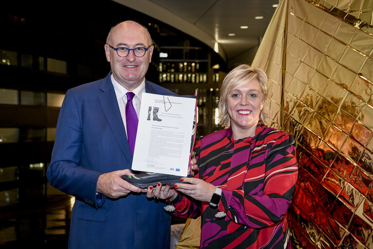 Fotografija 1: Hilde VAUTMANS MEP meets with Phil HOGAN, Commissioner in charge of Agriculture and Rural Development