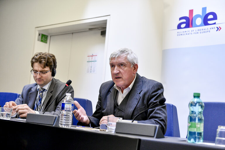 Fotó 10: ALDE round table discussion - European Identity & National Identity