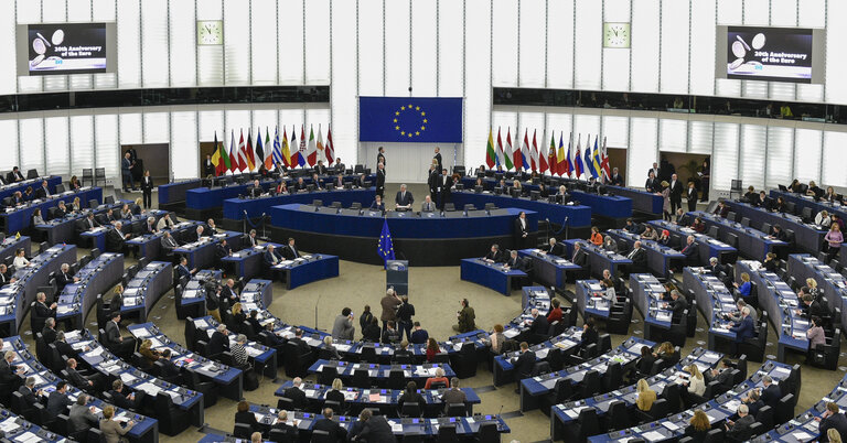 Fotografija 1: EP Plenary Session. Formal sitting: 20th Anniversary of the Euro