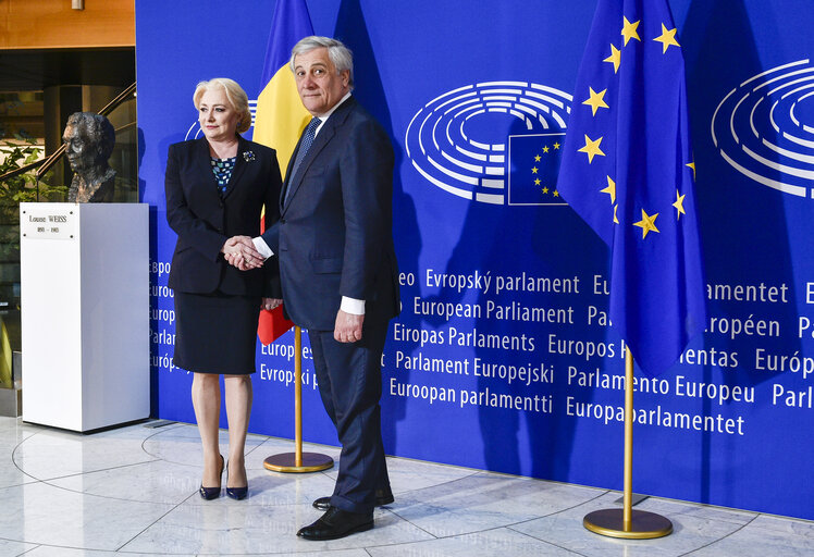 Billede 1: Antonio TAJANI, EP President meets with Viorica DĂNCILĂ, Prime Minister of Romania: Official welcome