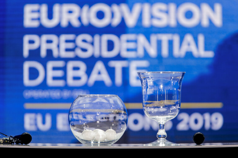 Fotogrāfija 27: Preparation of the EE2019 Presidential Debate - draw of the speaking order and the place of the lead candidates - draw of the topics to be debated