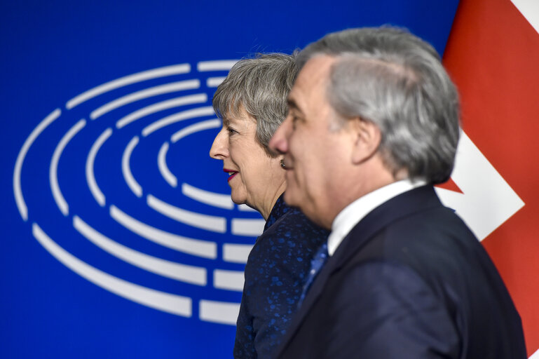 Billede 5: EP President Antonio TAJANI and EP Brexit coordinator Guy VERHOFSTADT (ALDE,BE), receive British Prime Minister Theresa MAY