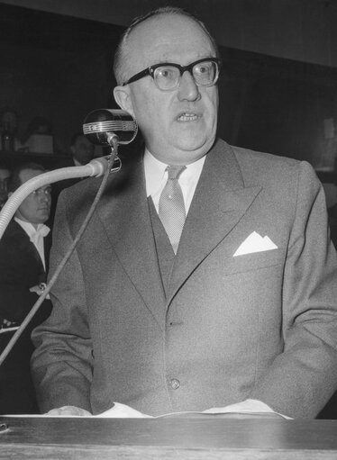 Walter HALLSTEIN delivers a speech in March 1958