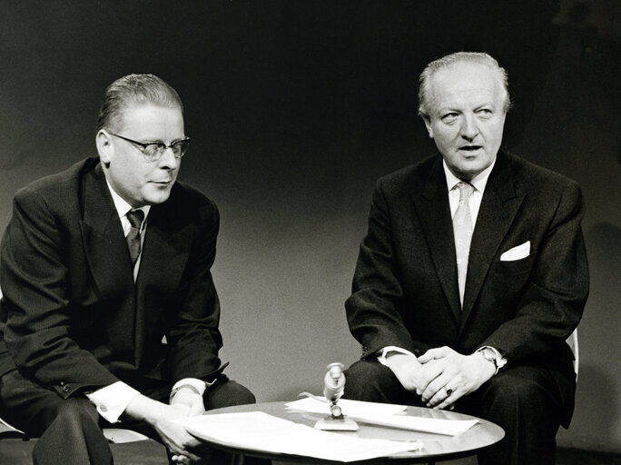 Photo 7: March 1960, Interview of Mr FURLER on TV